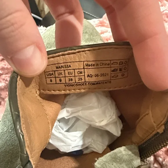 Vionic Marissa Short Bootie, Black Suede Crocodile Print Green Sz 8 - Picture 8 of 8